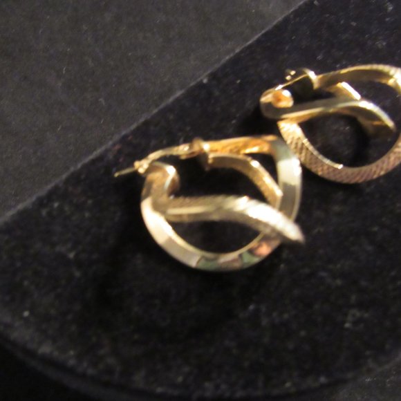 14K Yellow Gold Twisted Hoop Pierced Earrings - Picture 4 of 5